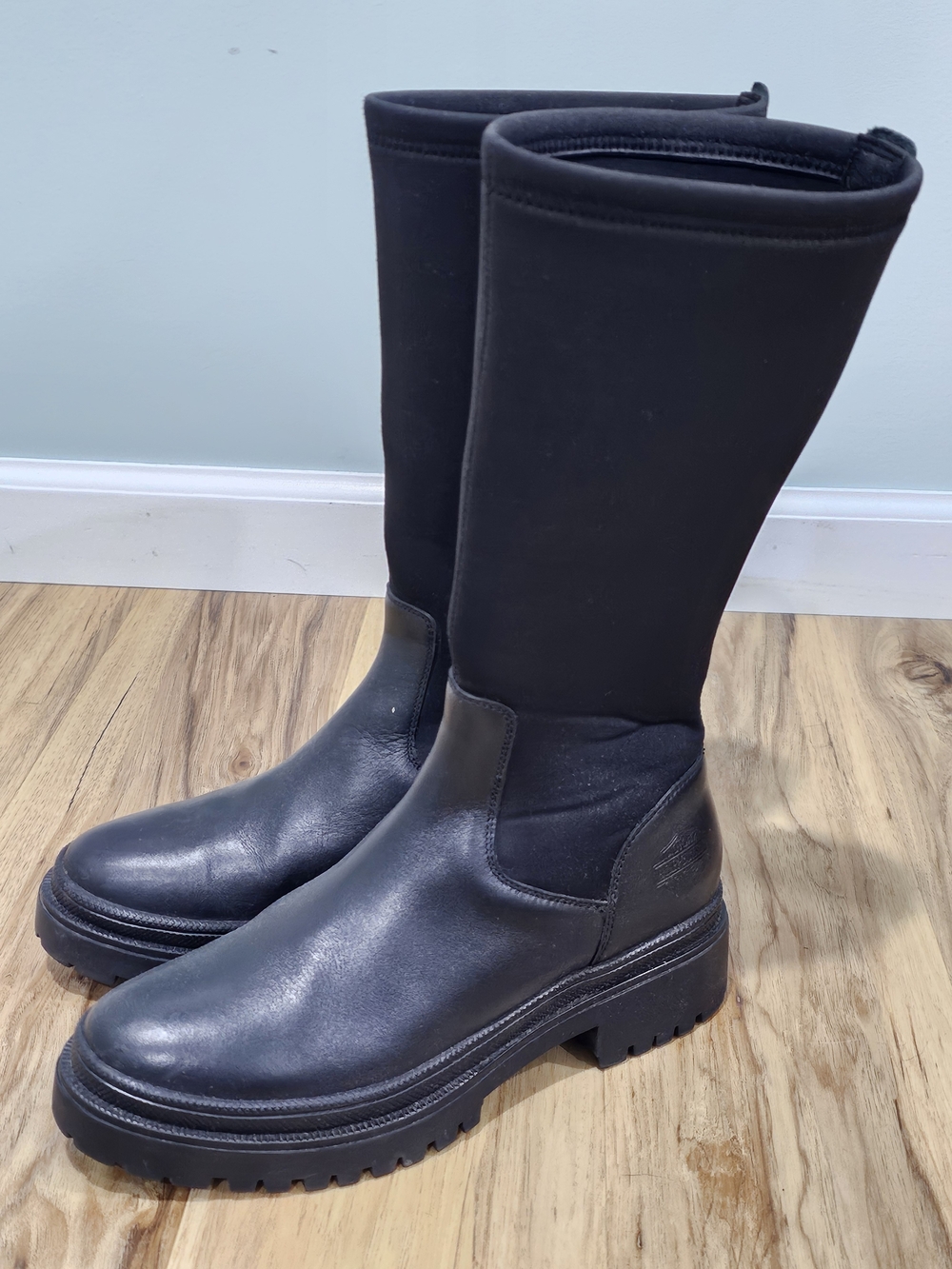 Harley-Davidson Wmns 8. Black Women's Mid-Calf Leather Riding Boots